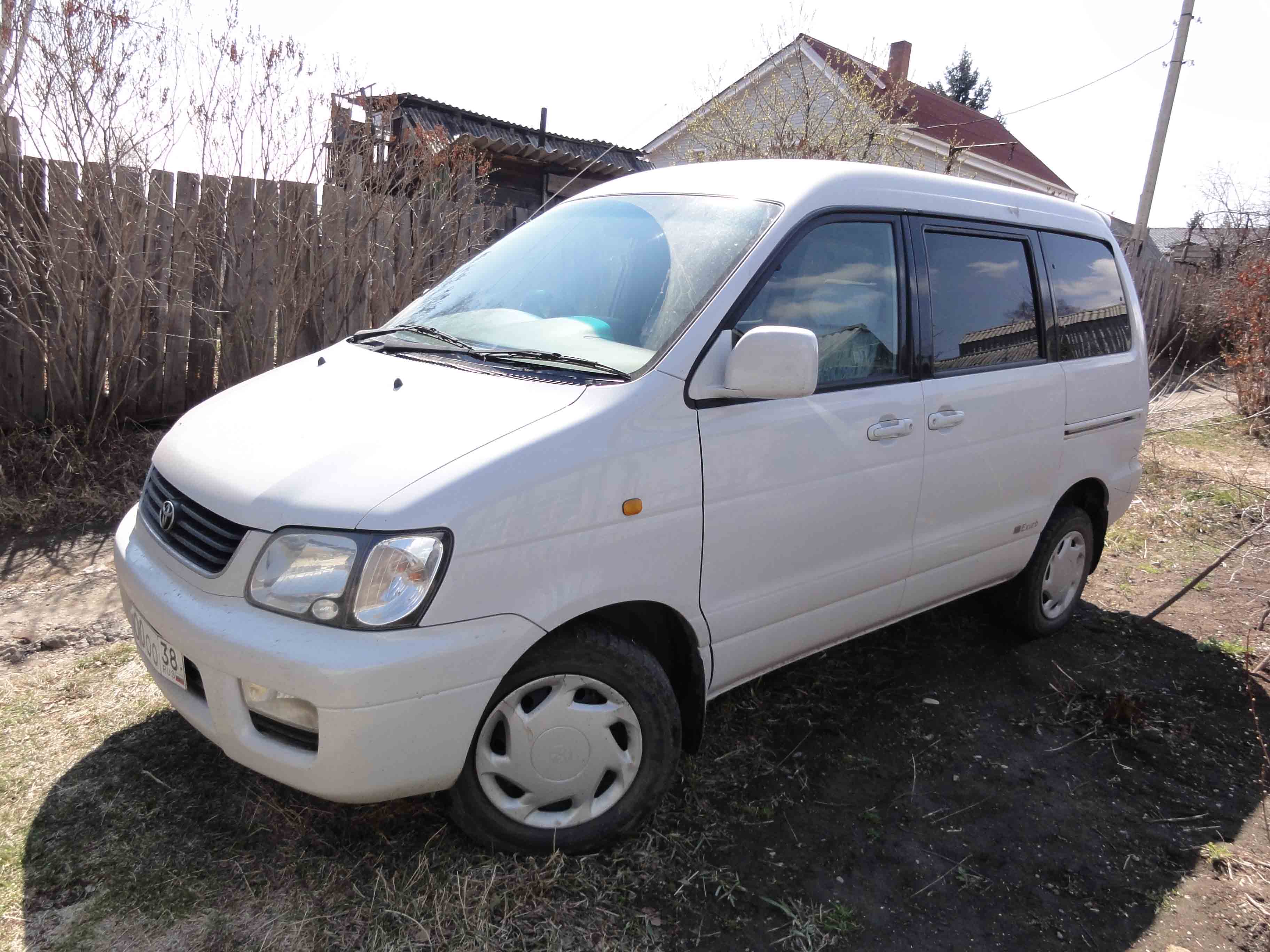 Toyota Noah, 1999